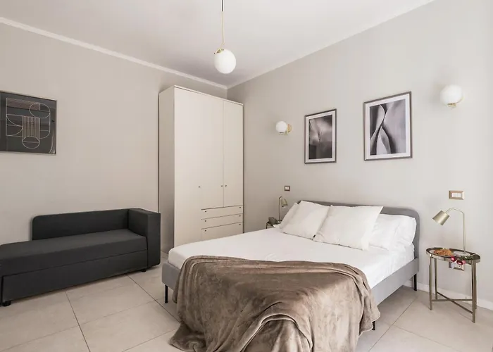 The Rent - Bright Flat Near San Pietro 4*